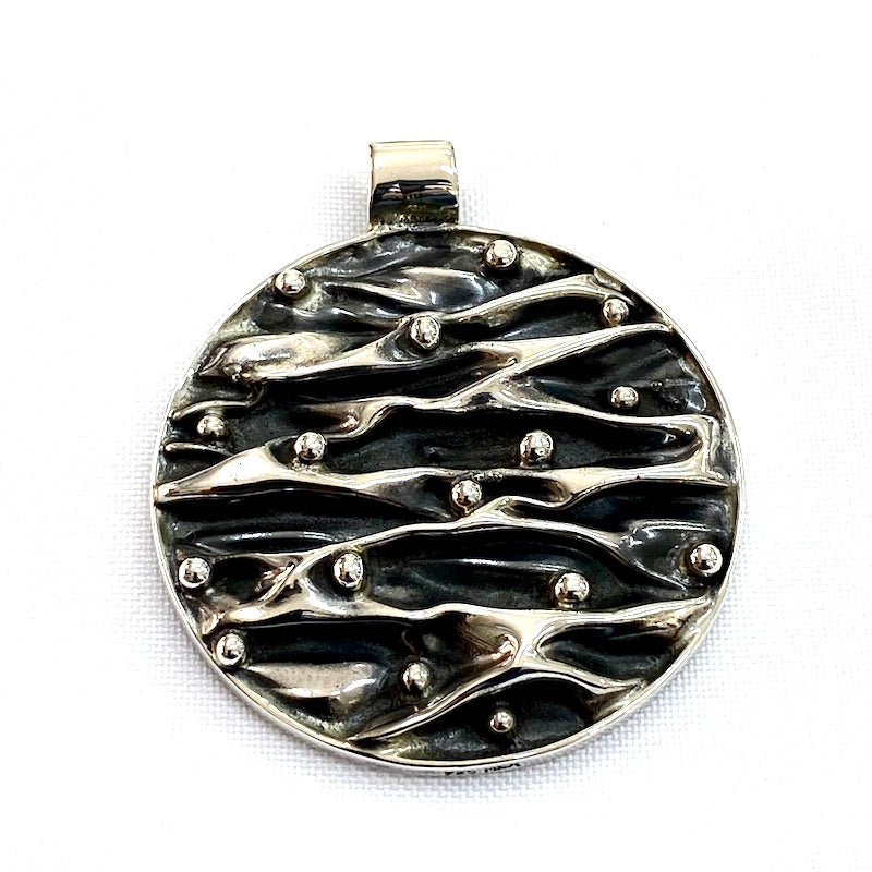 Medium Size Round Wrinkled Design Pendant