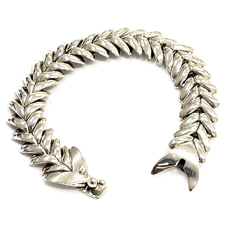 Stunning Fishbone Designs Bracelet